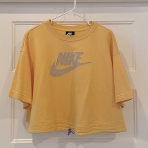 Nike Crop Shirt
